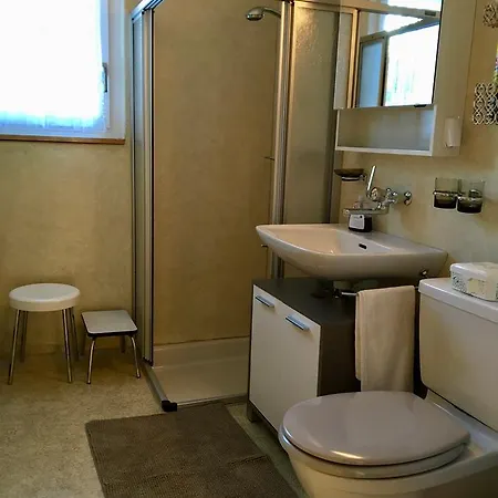 Chalet Casa Nicola شاليه لينتسرهايدي
